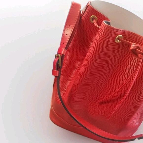 Louis Vuitton Never Empty Epi Leather Bucket Bag - Picture 11 of 14